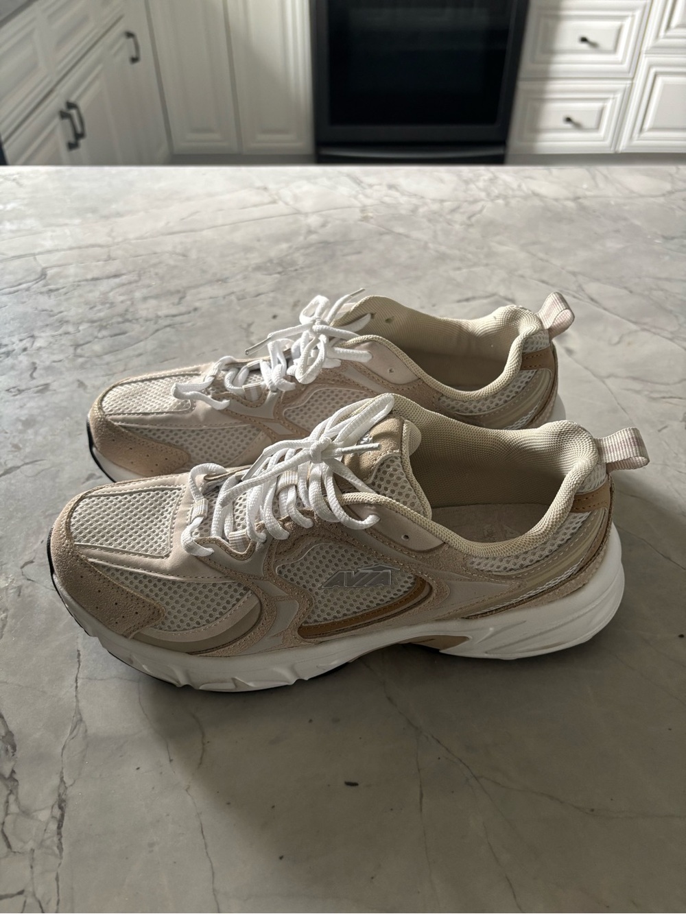 Avia 5000 Women’s Chunky Mesh Sneakers Tan Beige Cream Running Shoes